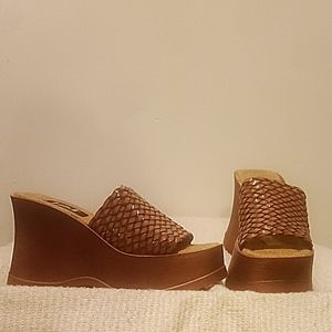Platform sandals